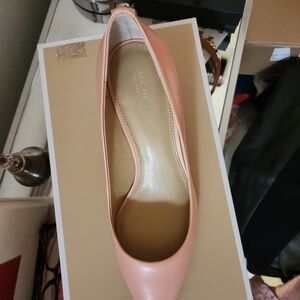 BRAND NEW MICHAEL KORS KITTEN HEEL